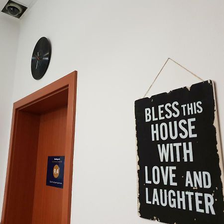 Quiet Courtyard Apartment Praha Bagian luar foto