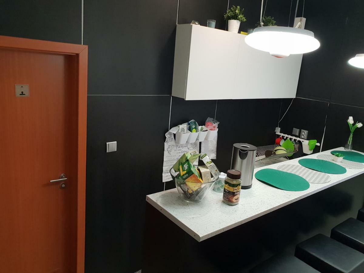 Quiet Courtyard Apartment Praha Bagian luar foto